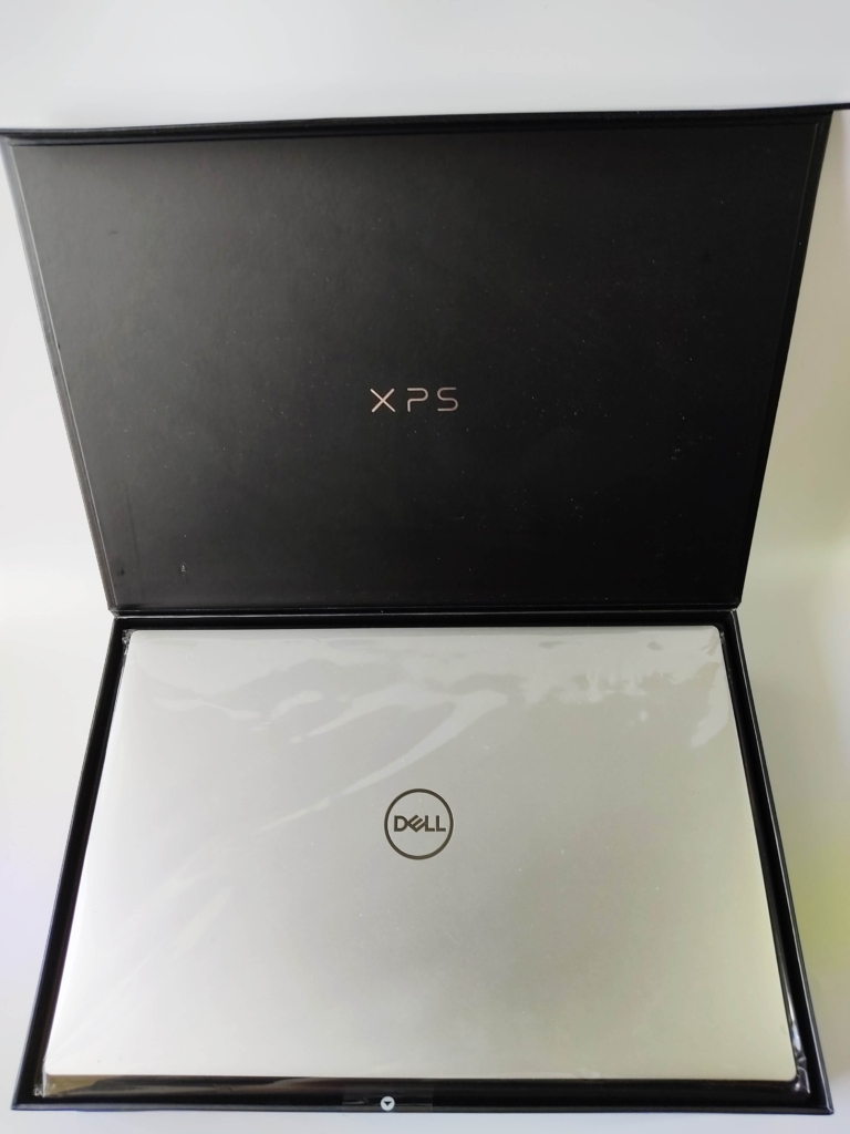 DELL　XPS15　黒い箱