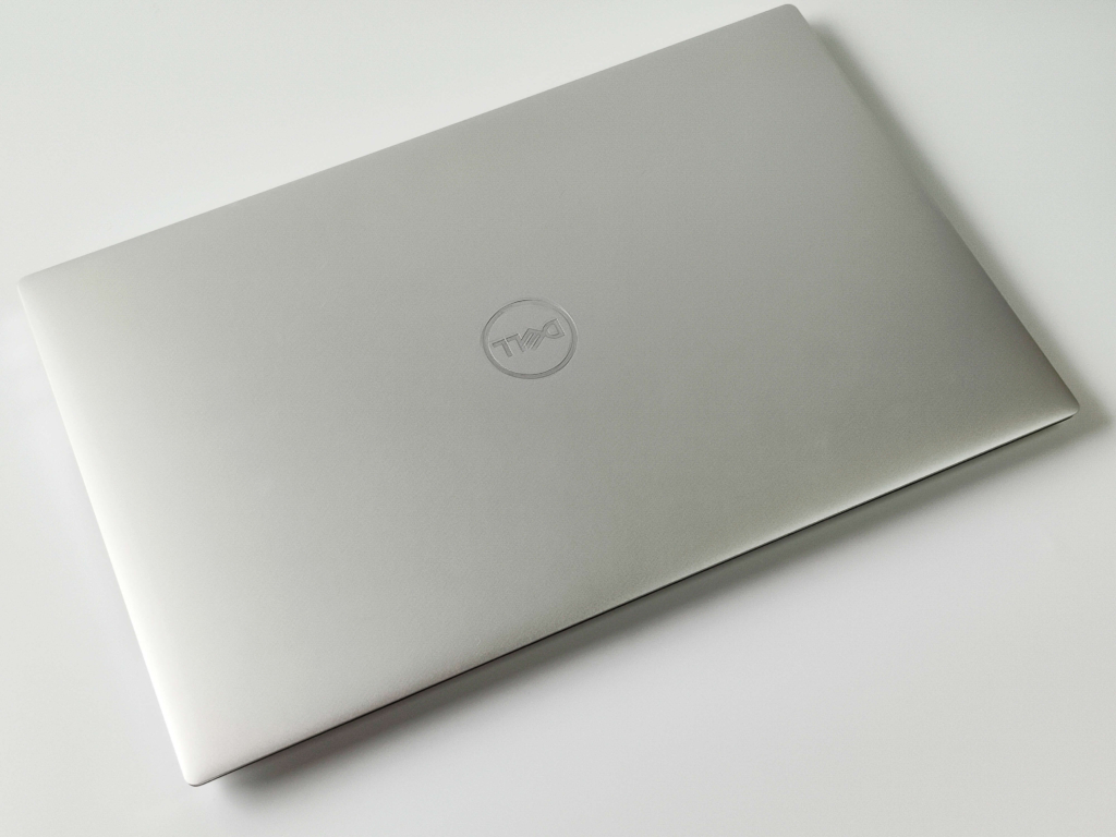 DELL　XPS15　天板、アルミ削りだし